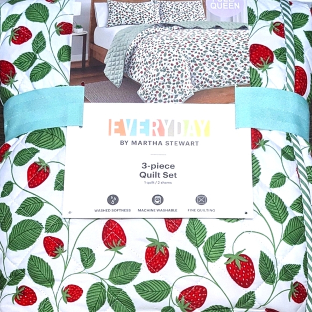 New 🍓 3pc Martha Stewart QUEEN Strawberry Green Stripe Reversible Quilt Set